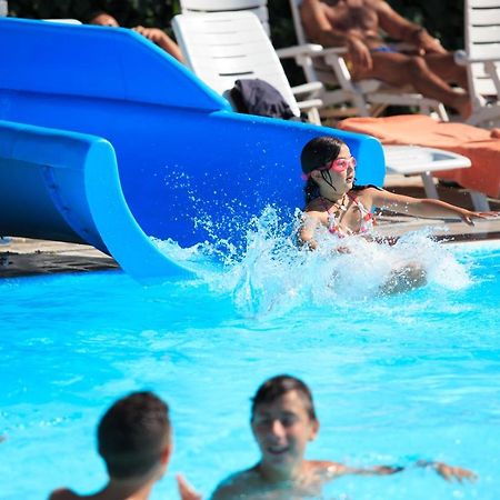Hotel Minerva Гатео а Маре Екстериор снимка
