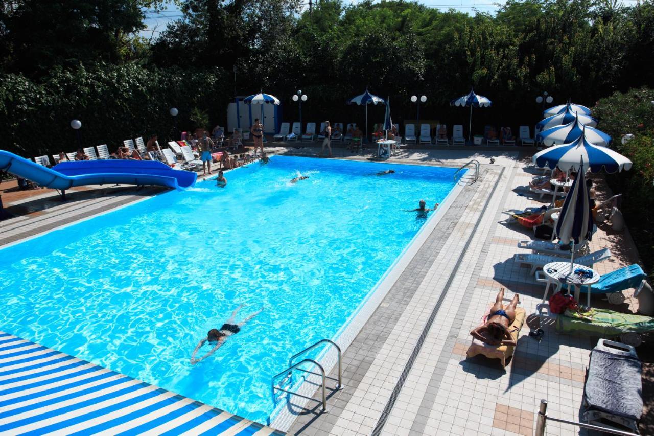 Hotel Minerva Гатео а Маре Екстериор снимка