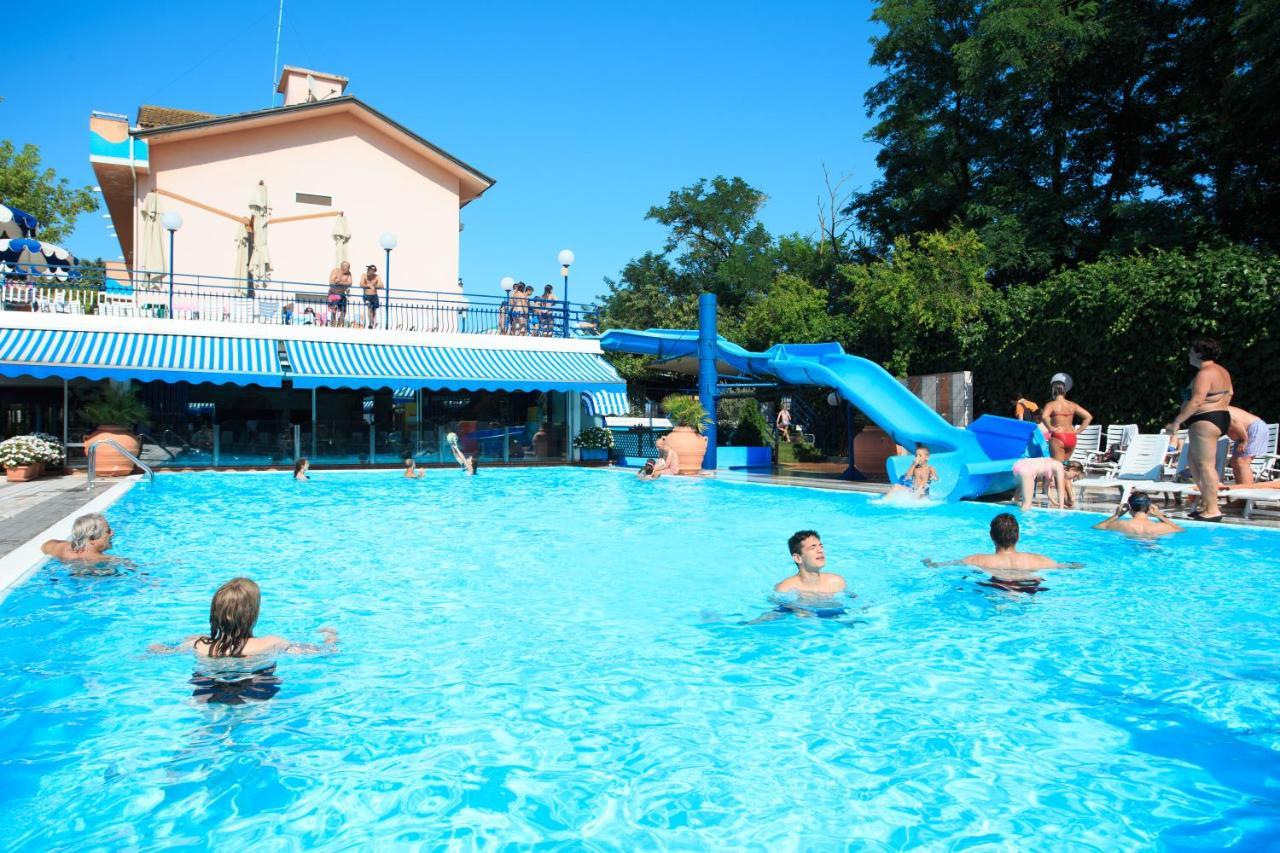 Hotel Minerva Гатео а Маре Екстериор снимка